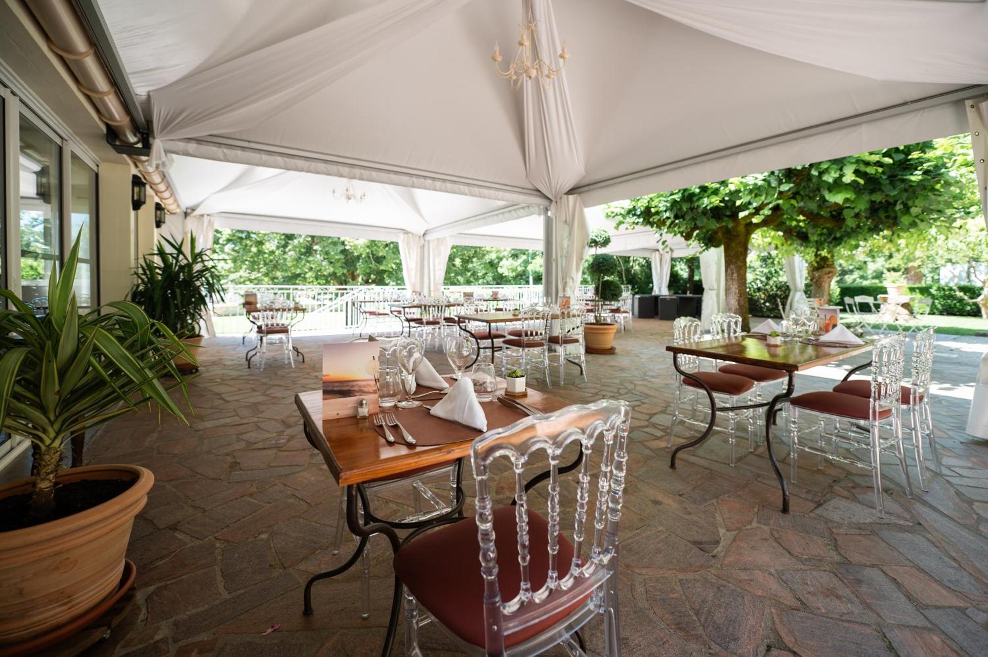Domaine Les Falaises - Hôtel et Restaurant Martel Exterior foto