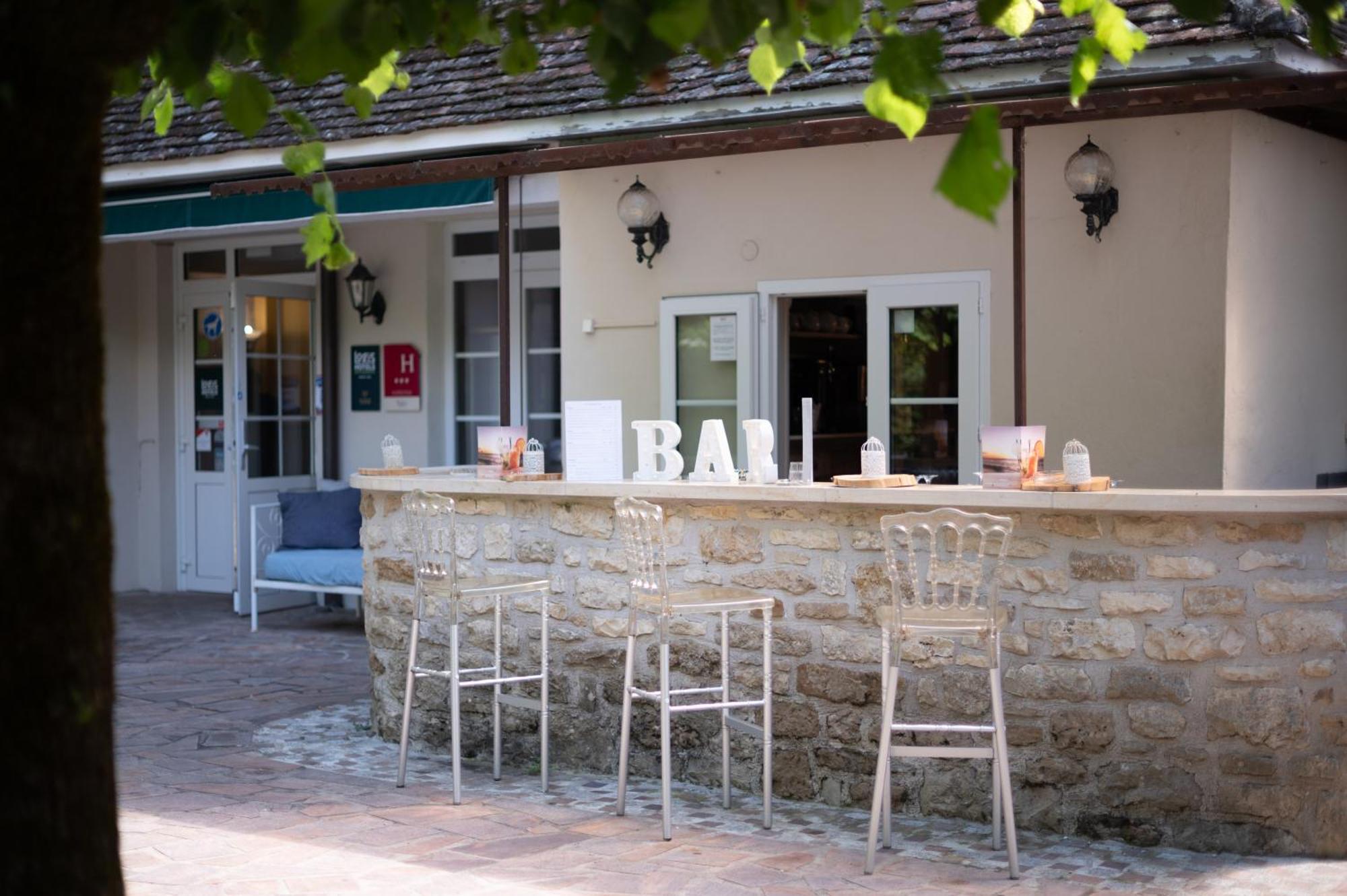 Domaine Les Falaises - Hôtel et Restaurant Martel Exterior foto